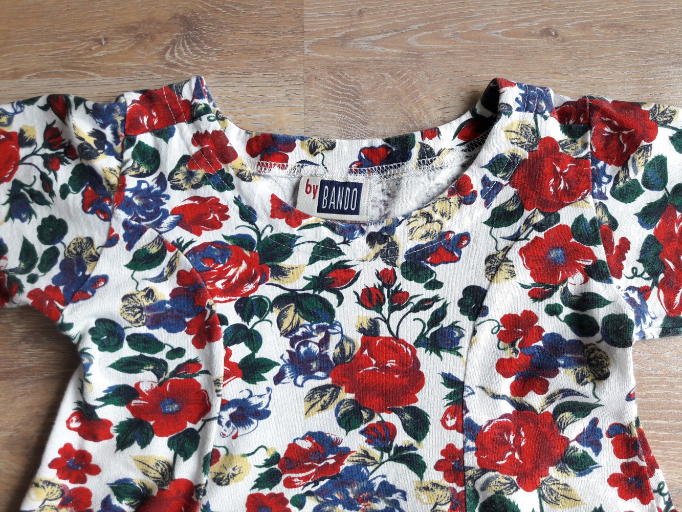 Kleid, weiß mit Blumen, Gr. 122