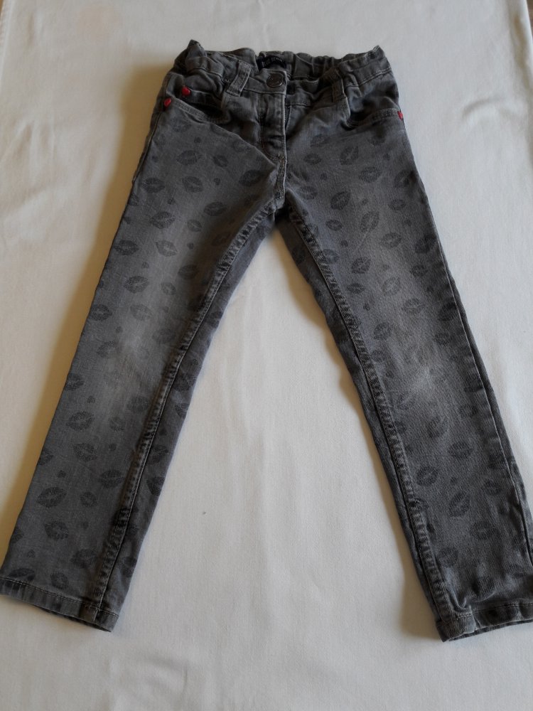 Blue Seven Jeans, grau, mit Kussmund-Druck, Gr. 104