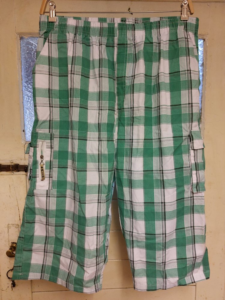 Herren Cargo Capri Gr 3XL kariert ungetragen 