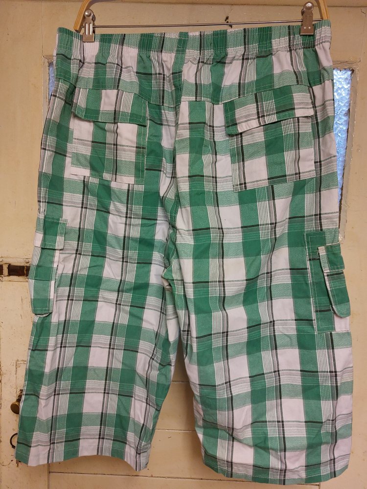 Herren Cargo Capri Gr 3XL kariert ungetragen 