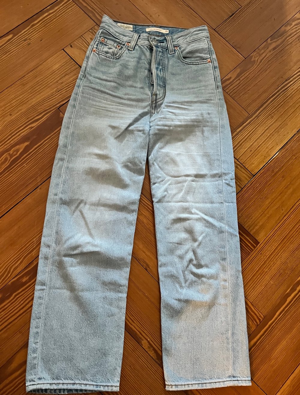 Levis Ribcage Ankle, hellblau
