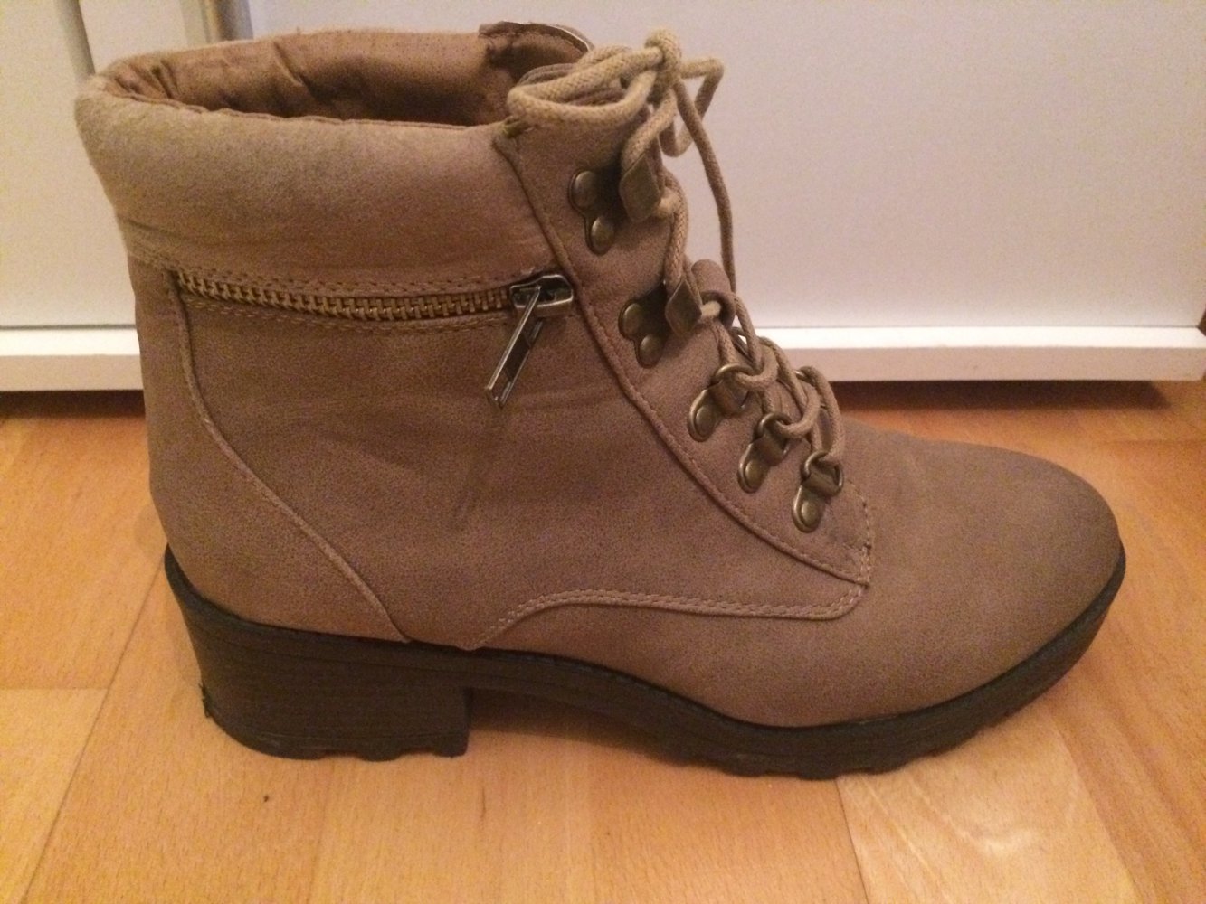 Stylische Blogger Stiefeletten in braun mit Reißverschlussdetail