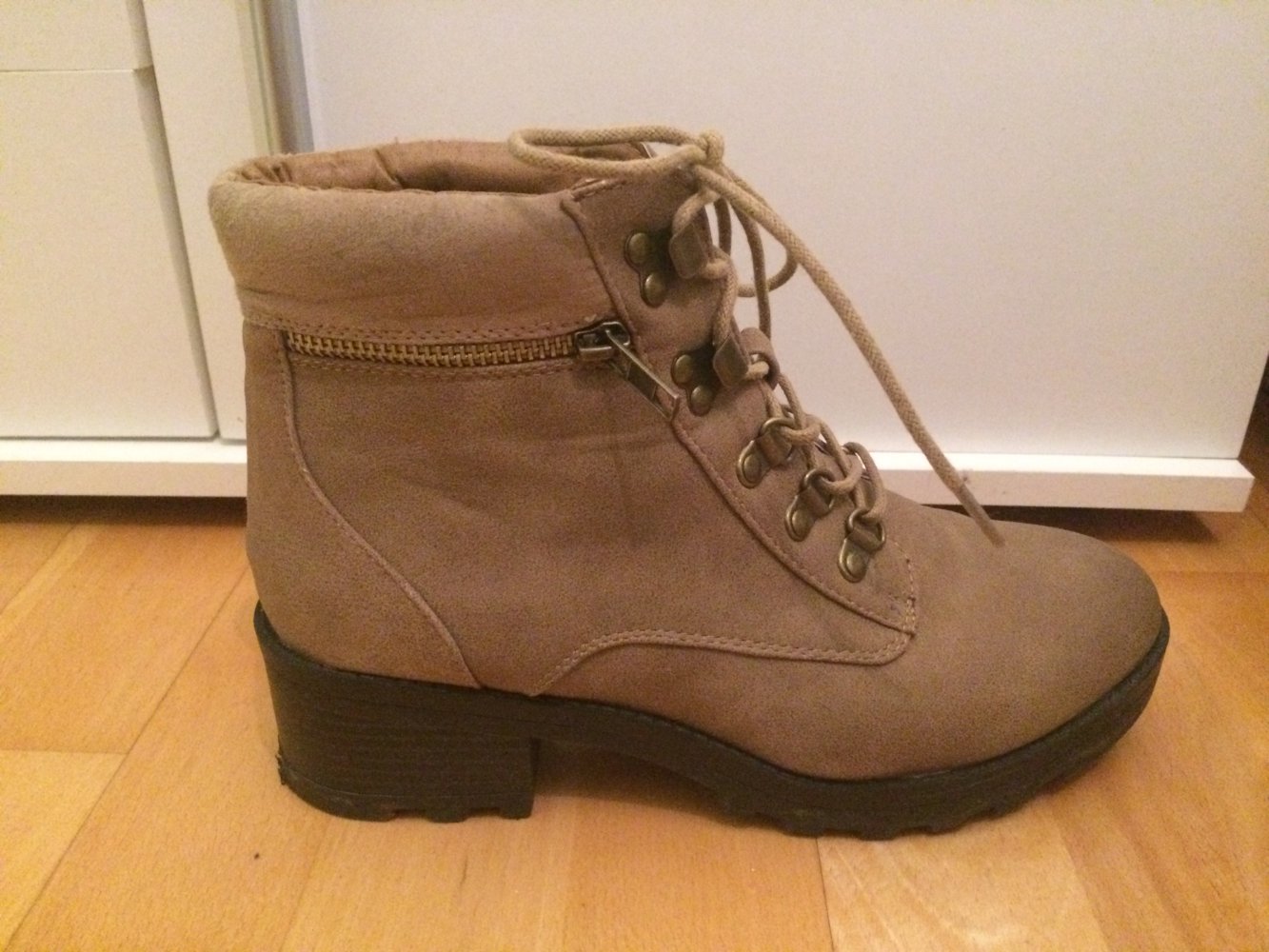 Stylische Blogger Stiefeletten in braun mit Reißverschlussdetail