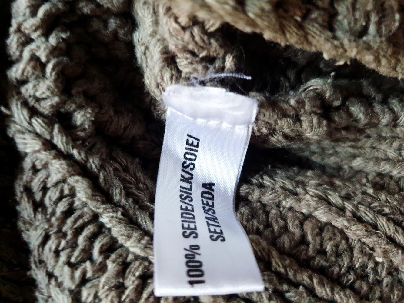 Damenstrickjacke aus reiner Seide von Peter Hahn