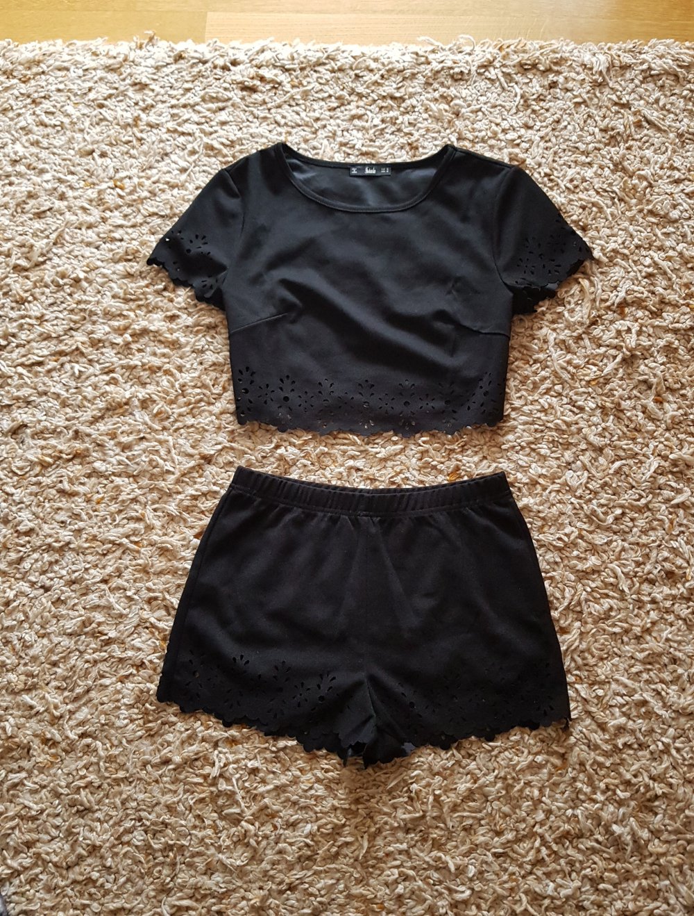 Sommer Set Croptop + Shorts Lochstickereien schwarz Gr.XS  neu
