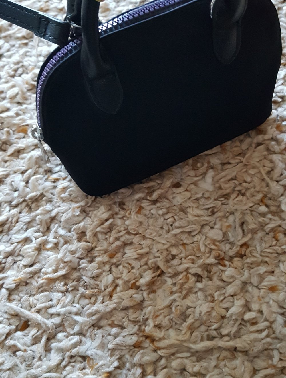 Neue kleine Tasche Umhängetasche mit lila Reißverschluss