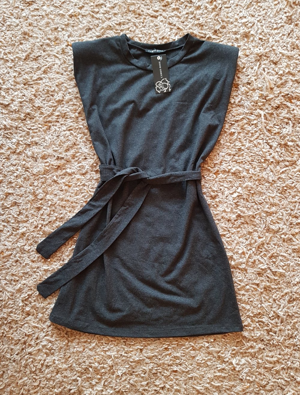 Neu! Graues Mini Kleid mit Schulterpolster und Gürtel Gr.S