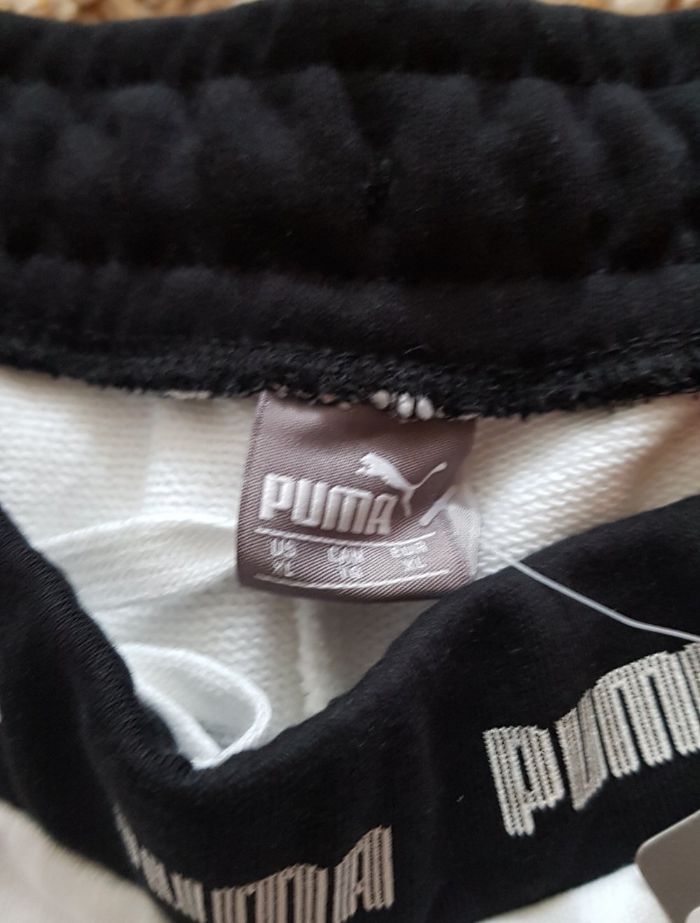 Neu! Puma weiße Shorts mit Logo Gr.XL