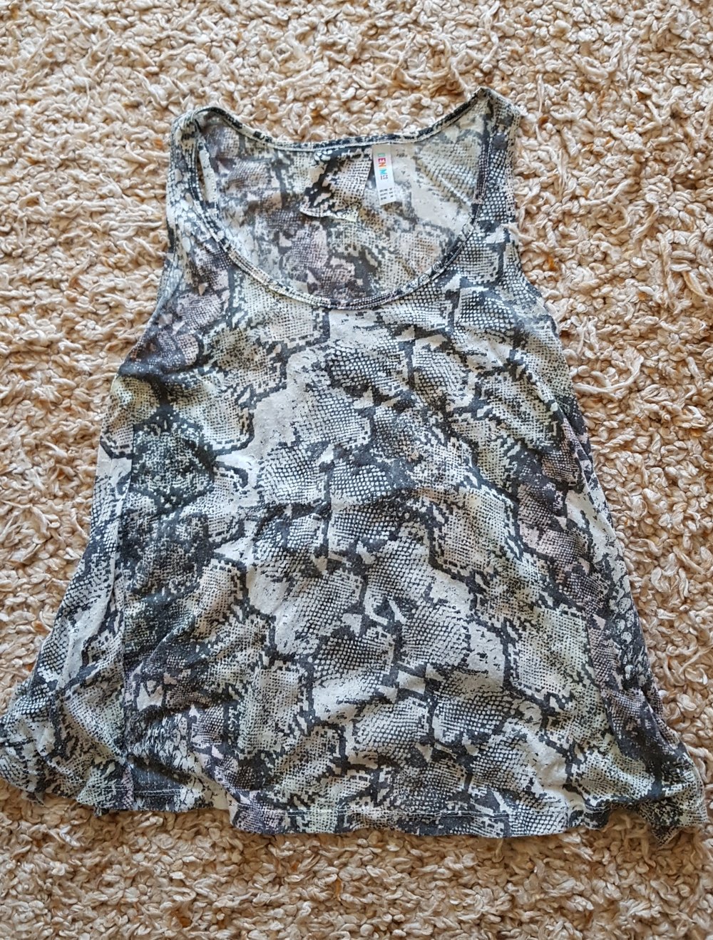 Sommertop Hängerchen Hemdchen Volants Schlangen Muster Gr.38