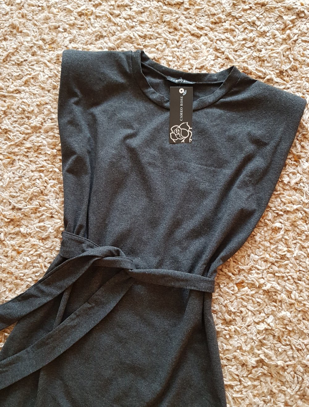 Neu! Graues Mini Kleid mit Schulterpolster und Gürtel Gr.S
