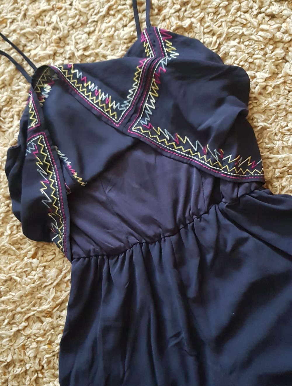 Verspielter kurzer Jumpsuit Playsuit mit Stickereien dunkelblau bunt Gr.XS