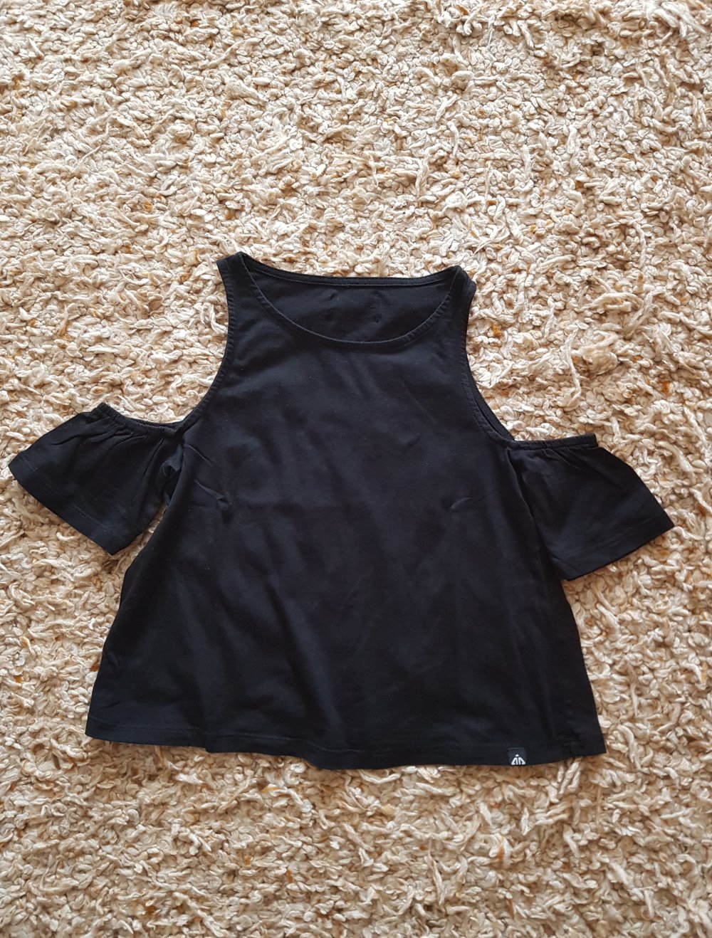 Schwarzes Croptop y2k  mit Cutout Ärmel Gr.XS