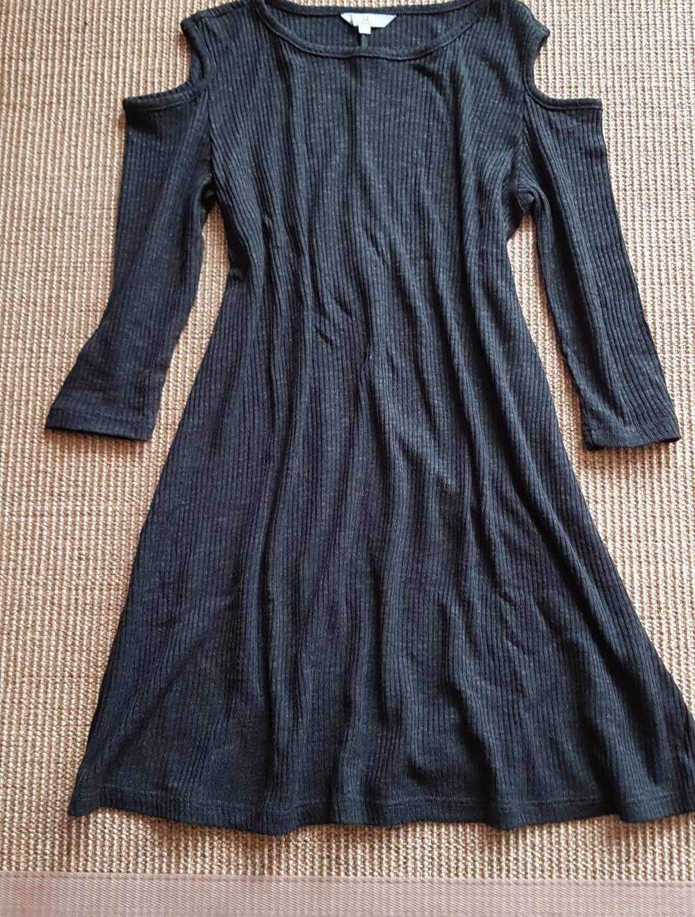 Dunkelgraues Kleid gerippt mit Cutout Gr.S