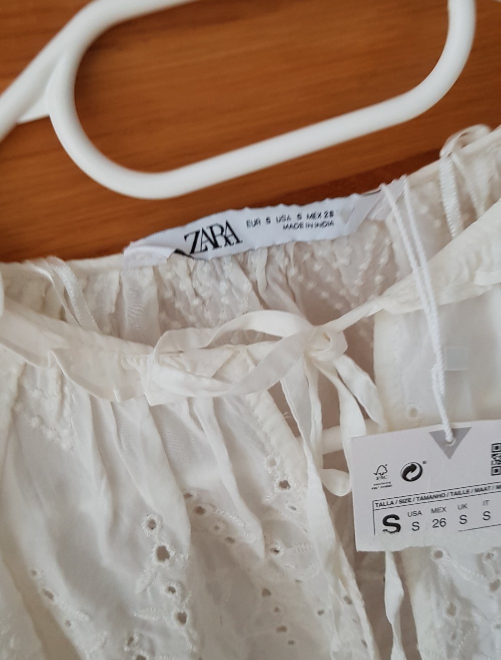 Neue Zara  Boho weiße Bluse mit Stickereien Gr.S
