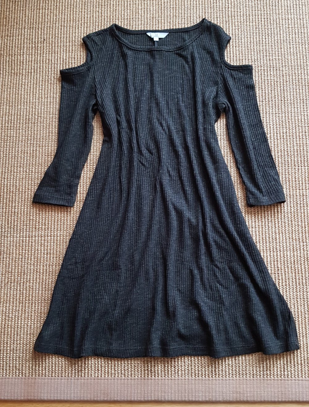 Dunkelgraues Kleid gerippt mit Cutout Gr.S