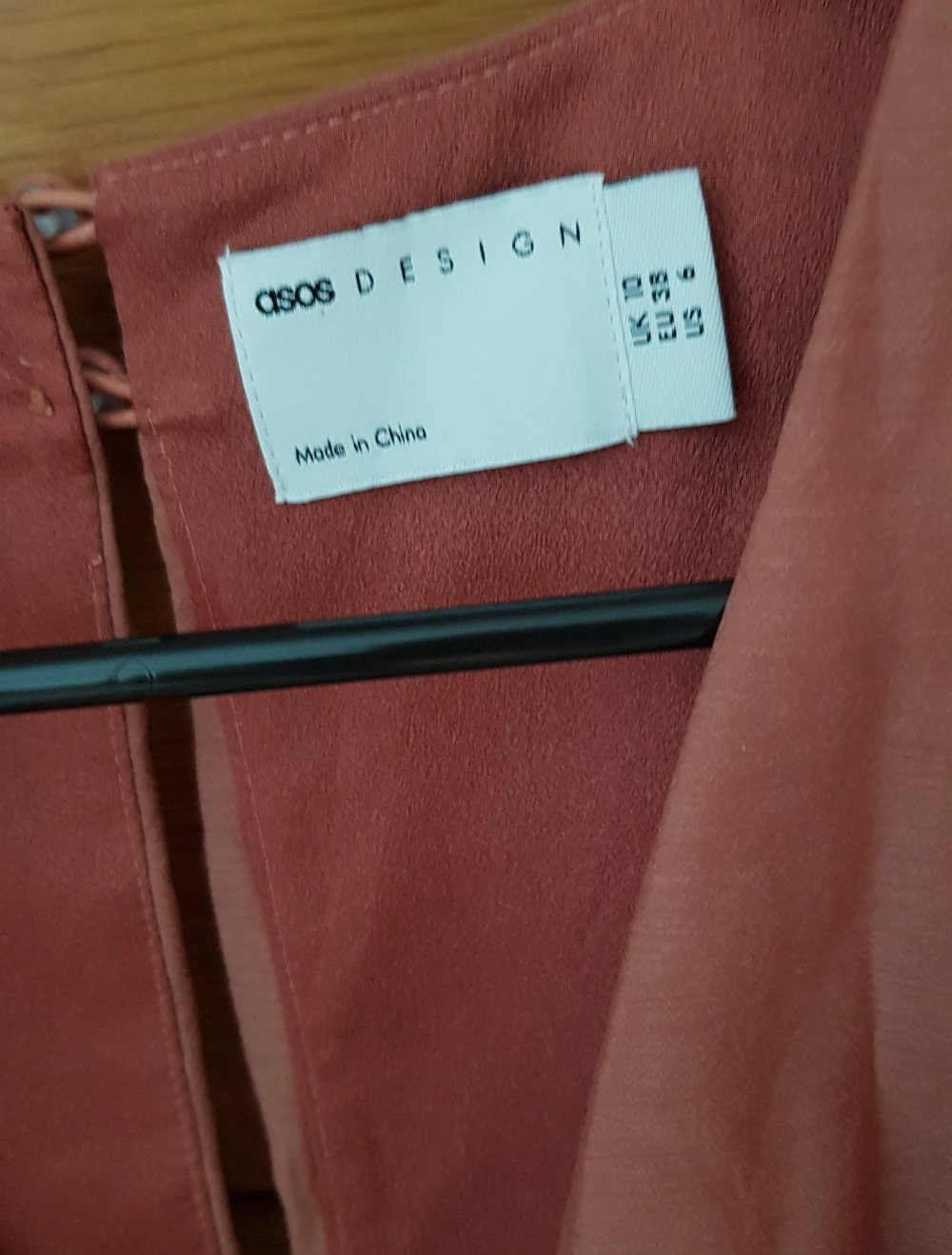 Asos Cocktailkleid /Abschlussballkleid mit V-Ausschnitt und  Cutout,   festlich in  rose/altrosa Gr.38