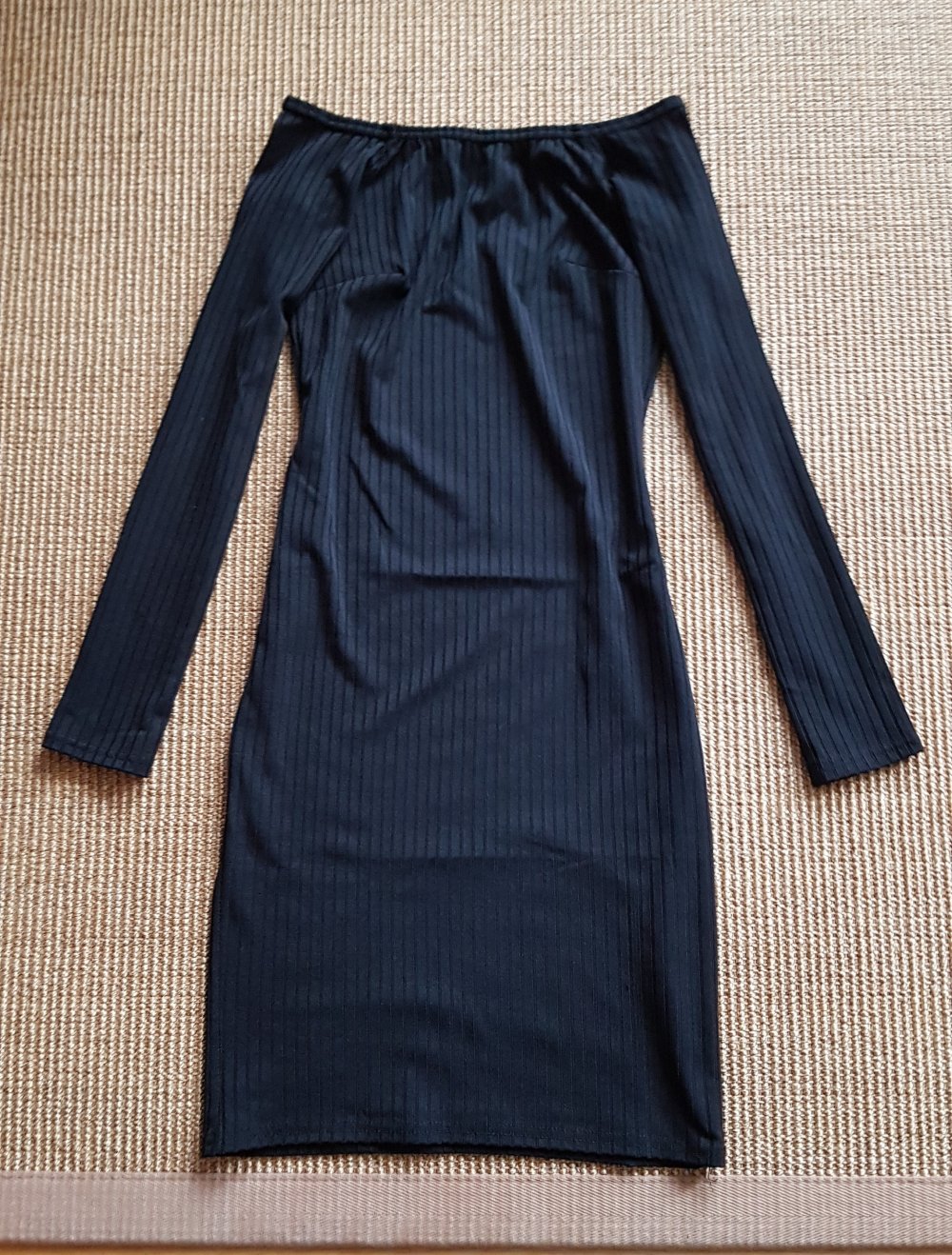 Geripptes Kleid mit Carmen Ausschnitt schwarz  Gr.S