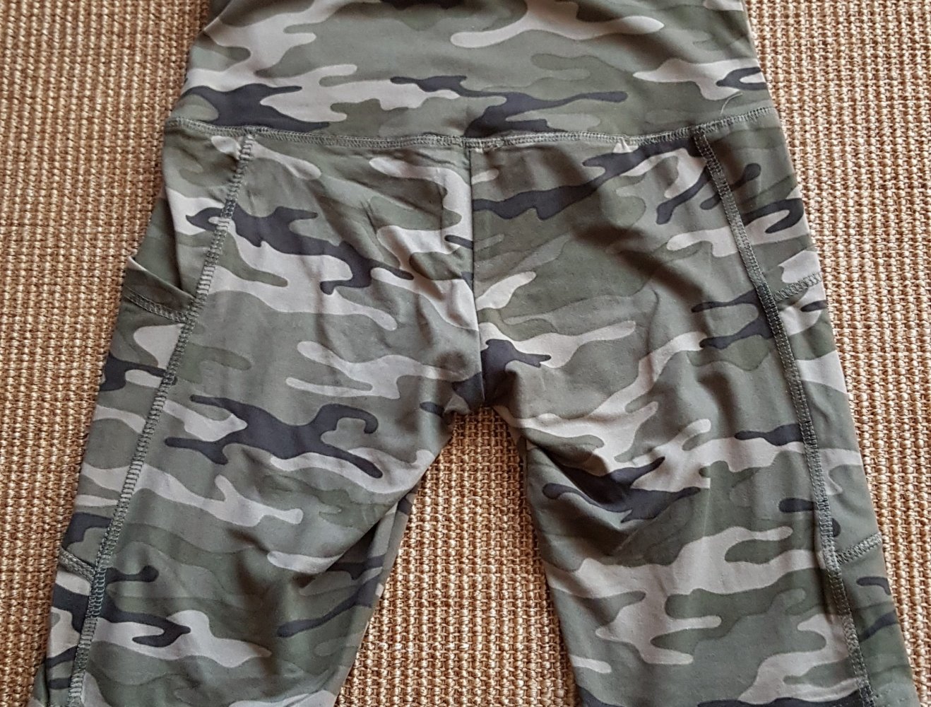 Kurze Sport Leggings Camouflage khakigrün beige Gr.S