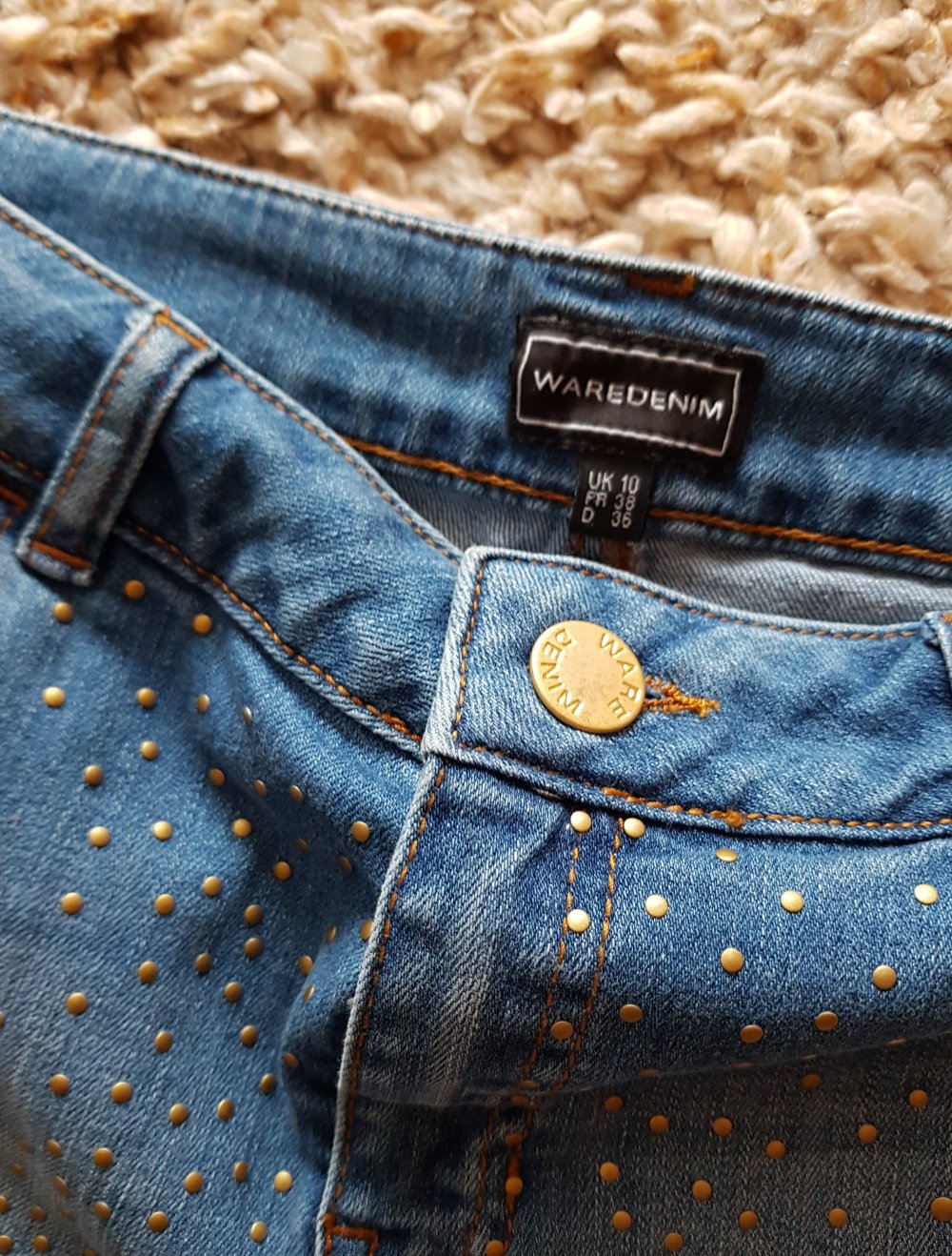 Blaue Jeansshorts Hotpants ausgefranst goldene Nieten Gr.36