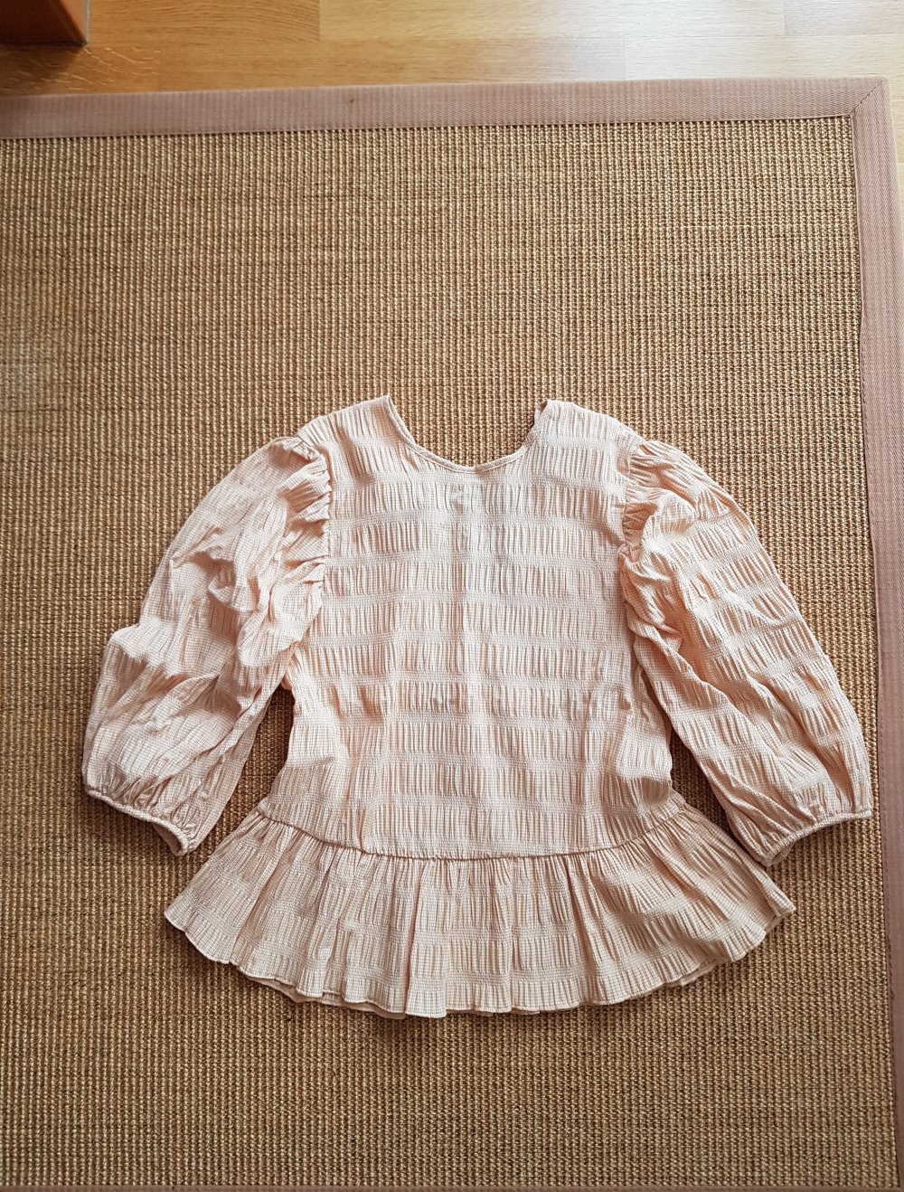 Bluse mit Ballonärmeln und Rückenausschnitt Gr.S creme/beige