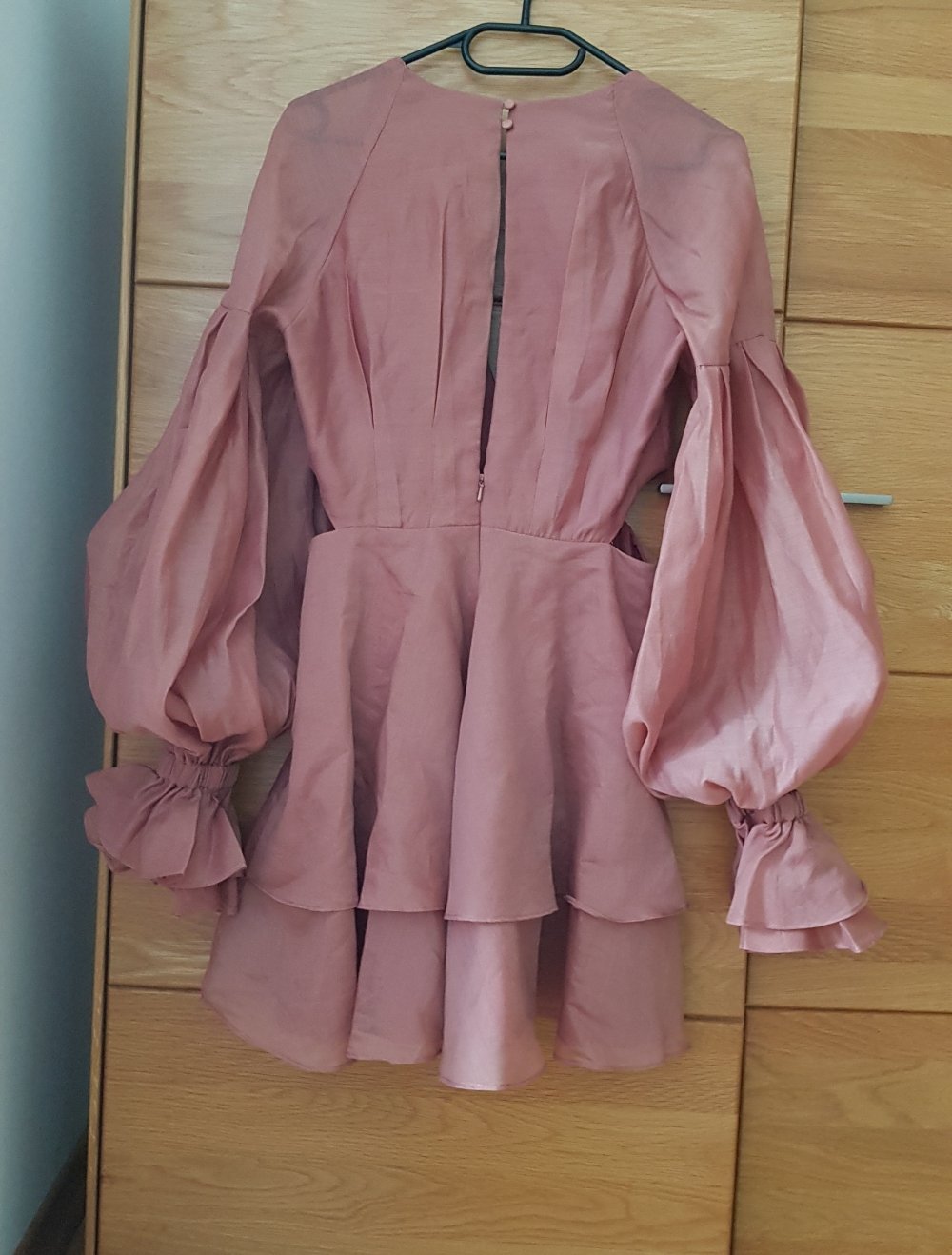 Asos Cocktailkleid /Abschlussballkleid mit V-Ausschnitt und  Cutout,   festlich in  rose/altrosa Gr.38