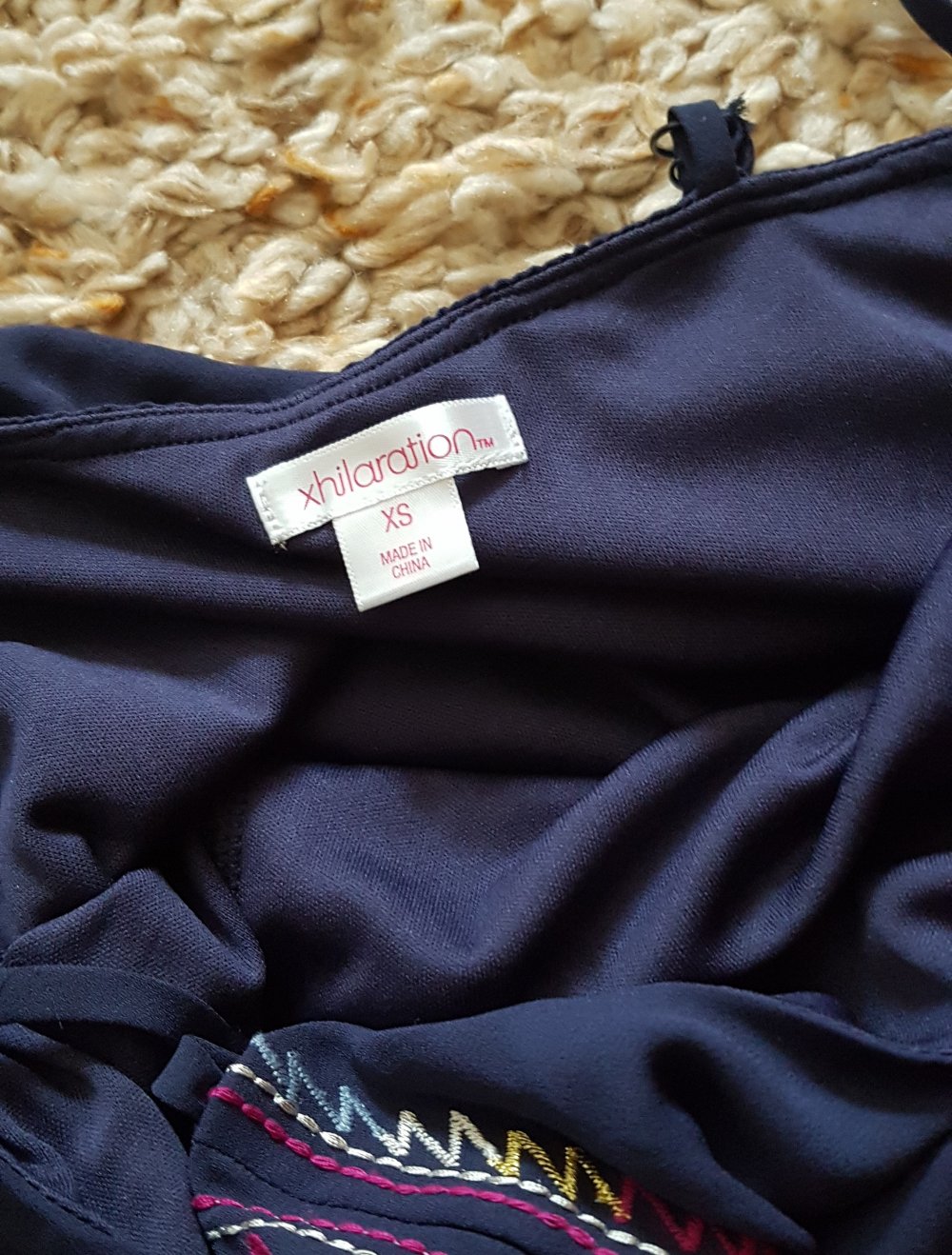 Verspielter kurzer Jumpsuit Playsuit mit Stickereien dunkelblau bunt Gr.XS