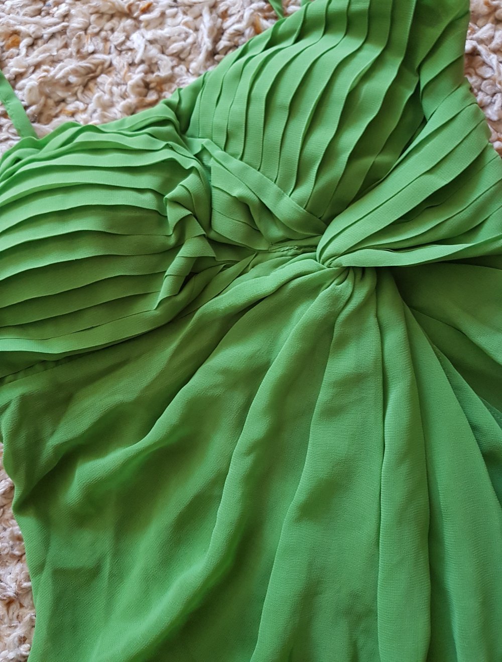 Neu! Kiwigrünes Cocktailkleid Sommerkleid Partykleid mit viel Details Gr.36