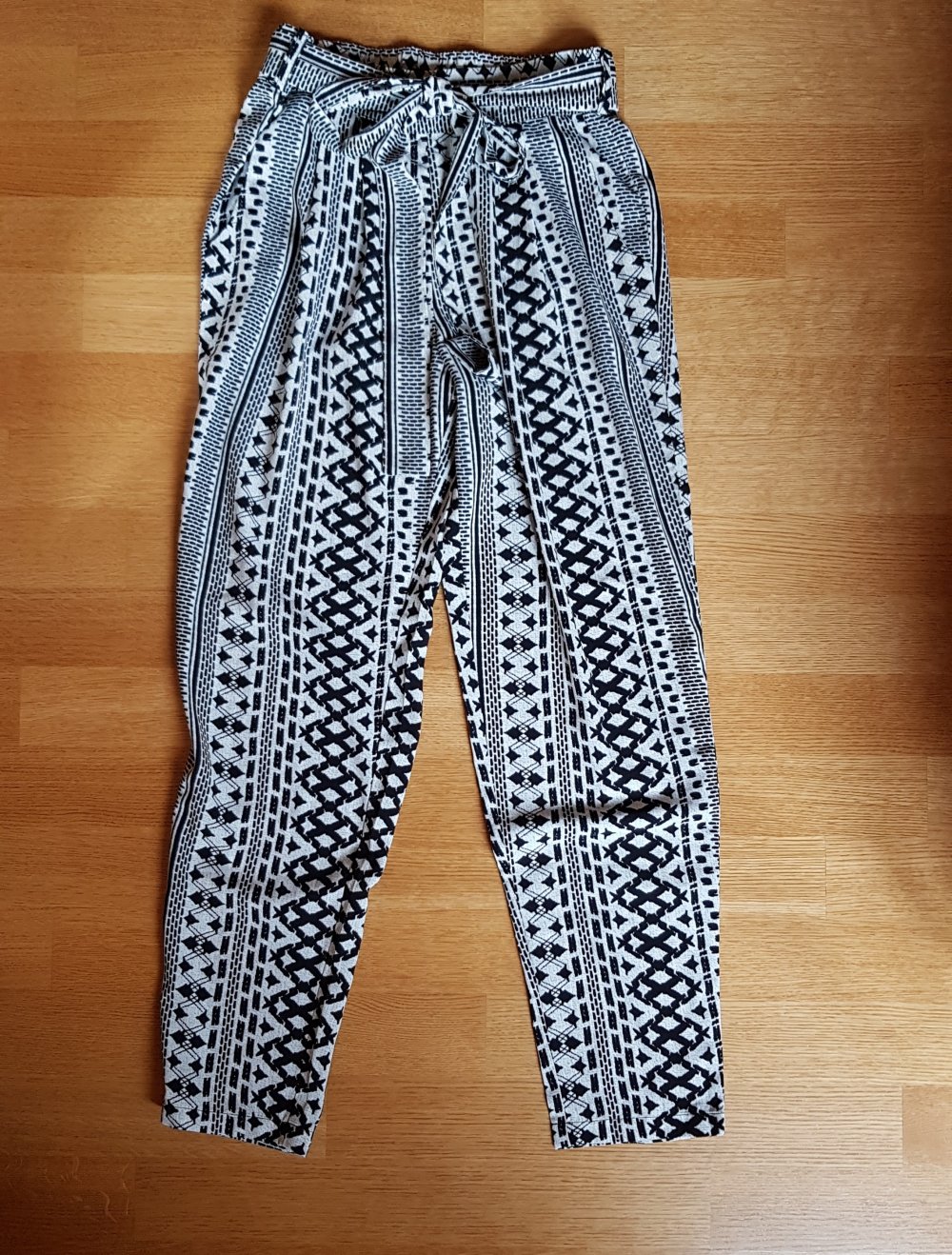 Sommerhose mit Stoffgürtel   Ethno Aztekenmuster Muster,  schwarz weiss Gr.S