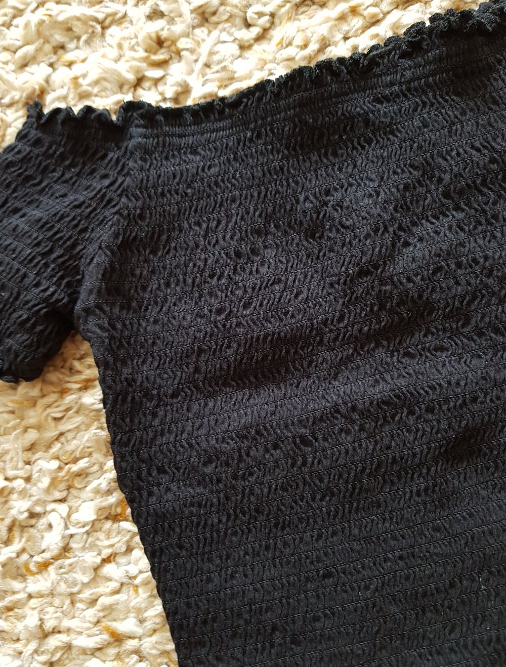 Gesmoktes Croptop  schwarz mit Carmen Ausschnitt Gr.XS
