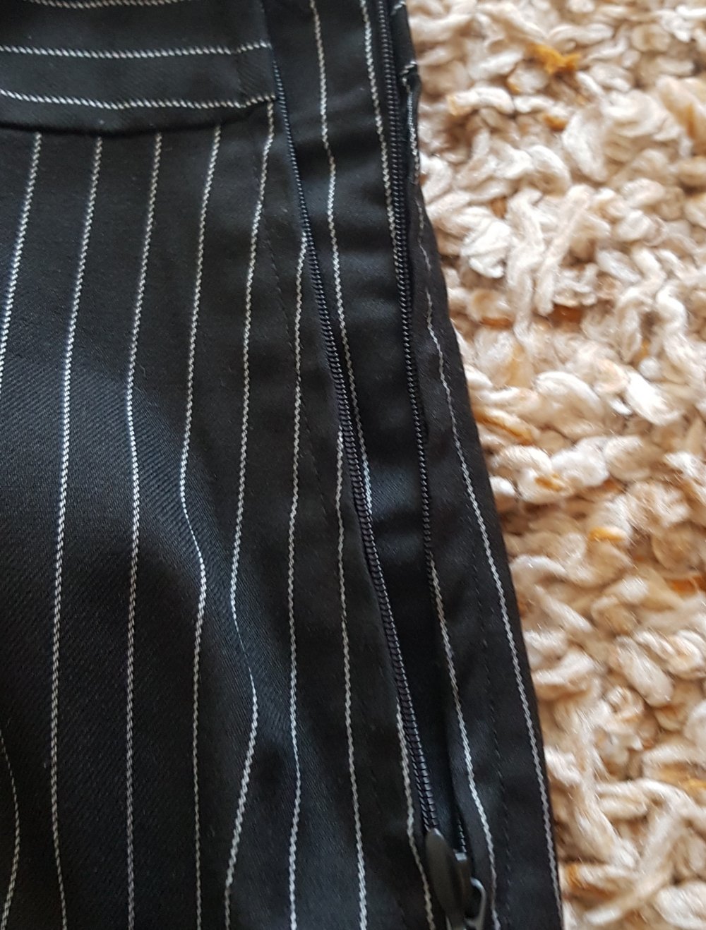 Neu! Schwarzer Mini Rock NadelStreifen  Gr.XS