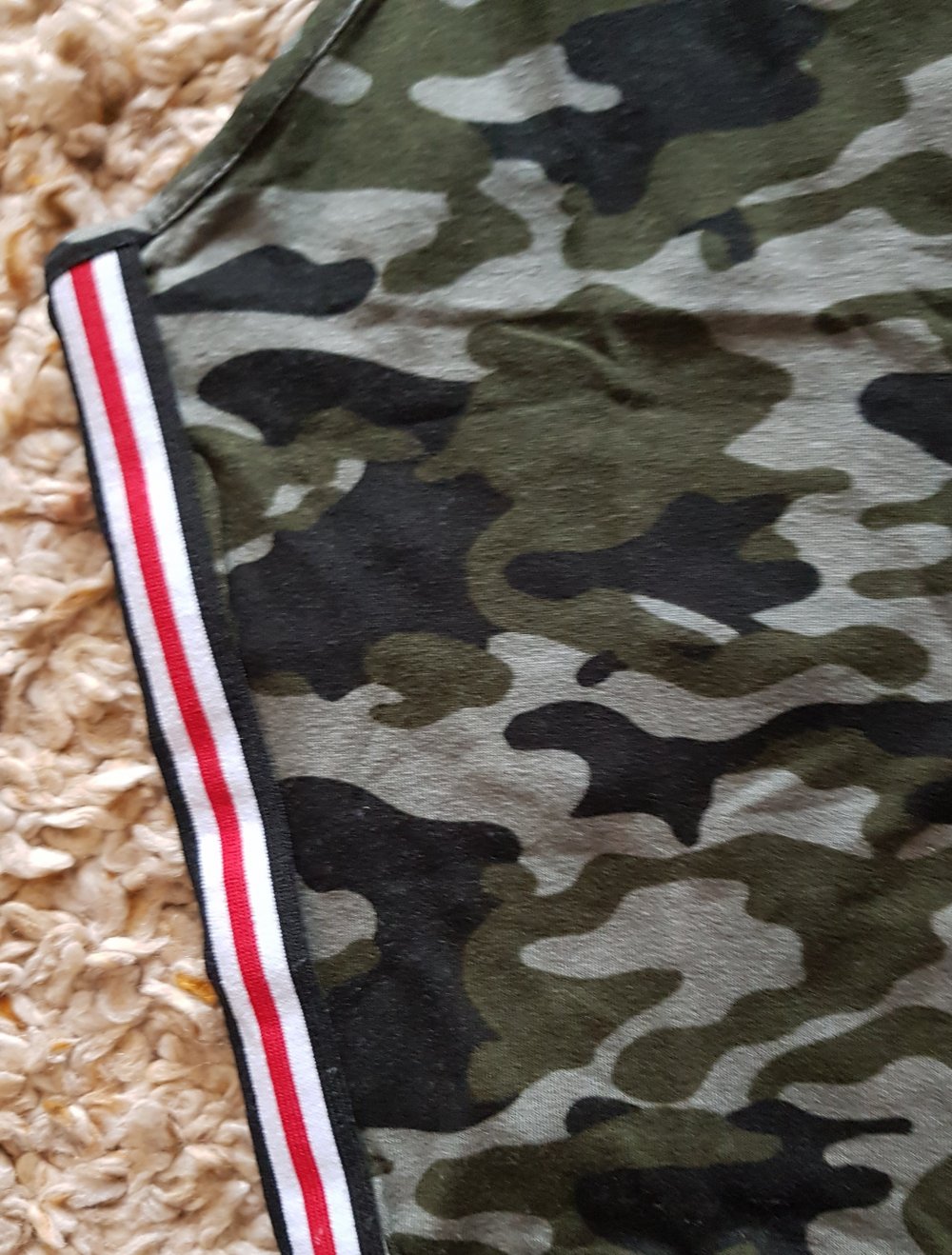 Croptop  Camouflage Muster Gr.S khakigrün