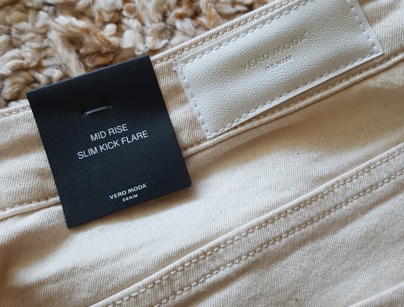 Neue Jeans Hose Mid Rise Slim Kick Flare ecru Gr.XL 32