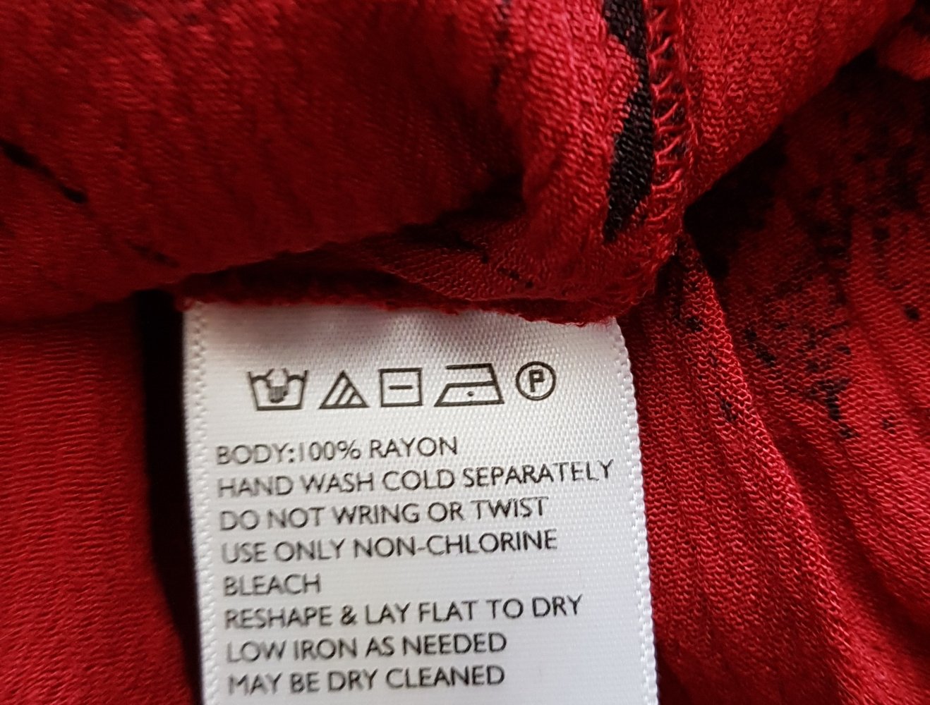 Lockeres Sommerkleid mit Rückenausschnitt Schnürung rot schwarz Gr.38