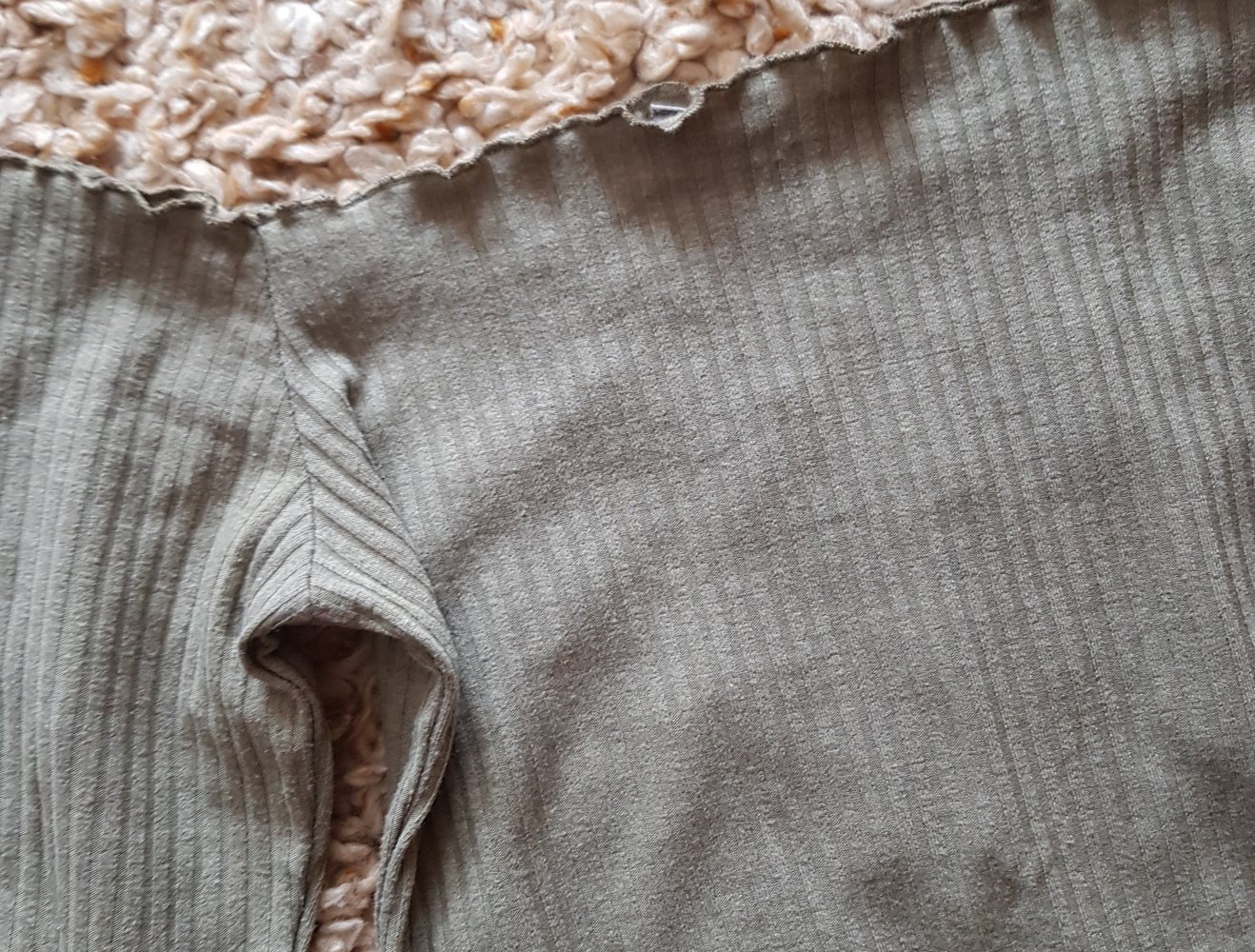 Shirt Longsleeve Carmen Ausschnitt khakigrün  gerippt   Gr.XS