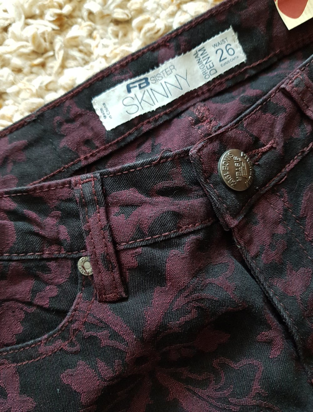 Y2k Skinny Jeans gemustert weinrot schwarz Gothic Gr.26 neu