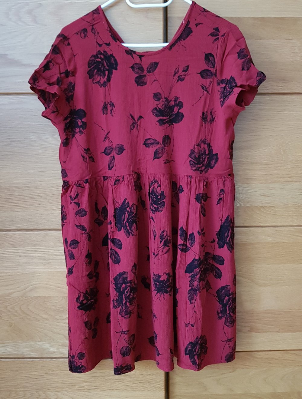 Lockeres Sommerkleid mit Rückenausschnitt Schnürung rot schwarz Gr.38