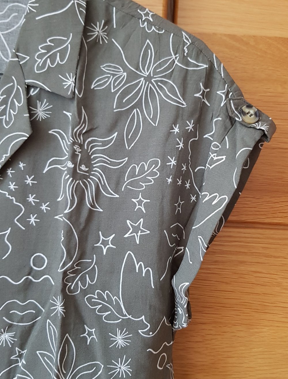 Sommerliche gemusterte  Bluse khakigrün Gr.S