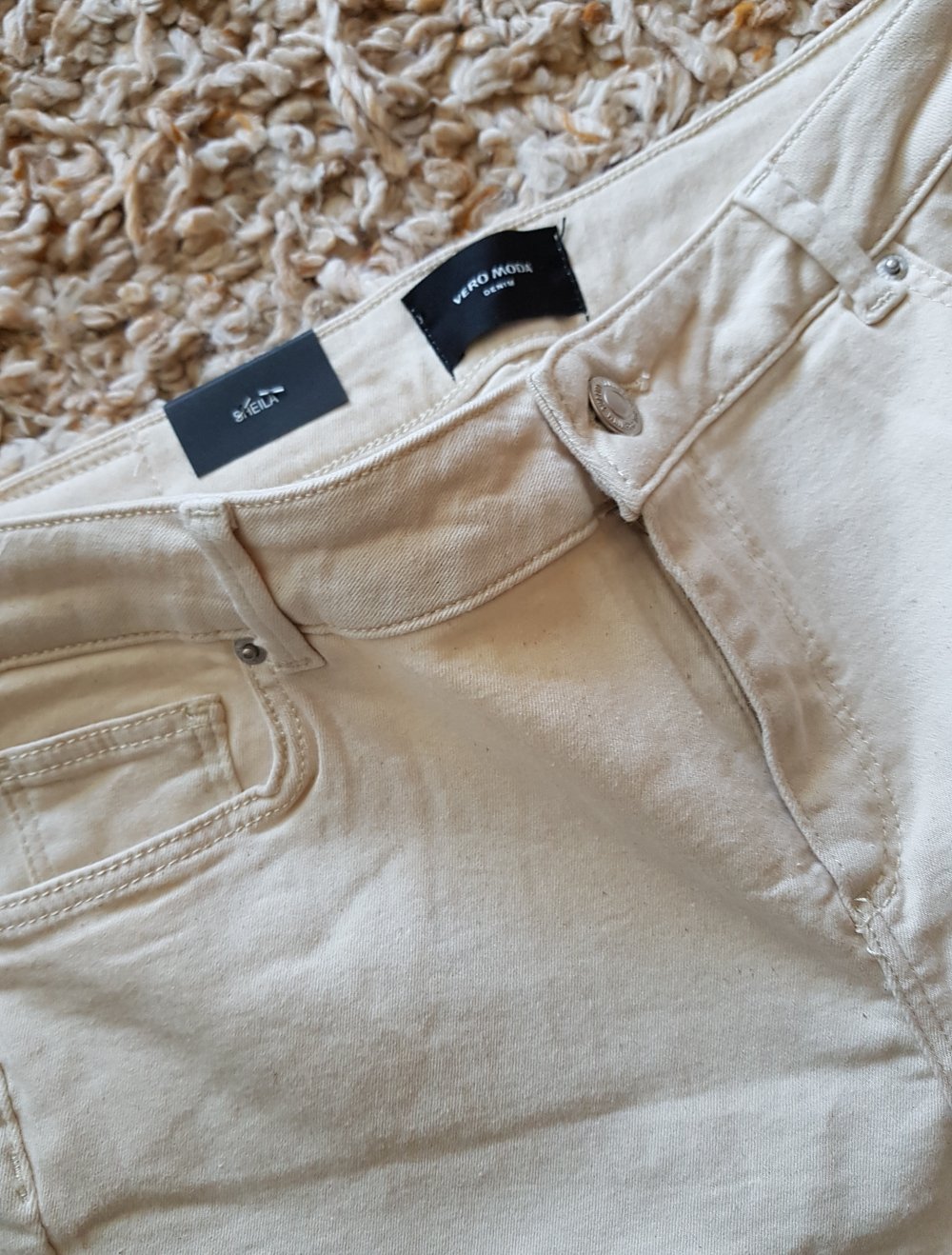 Neue Jeans Hose Mid Rise Slim Kick Flare ecru Gr.XL 32