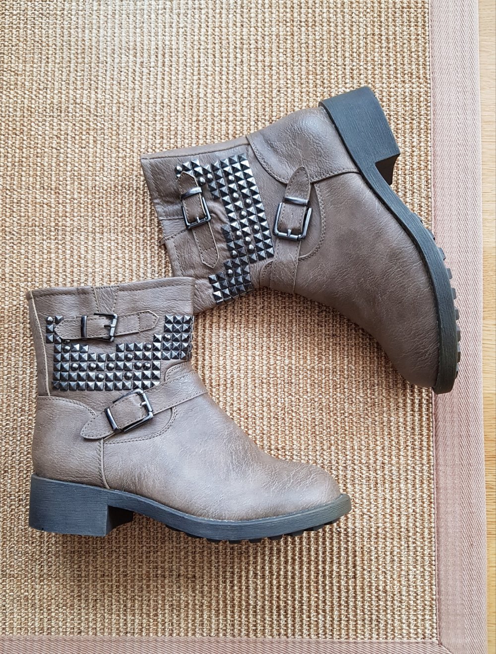 Neue Braune Stiefel  Biker Boots  Nieten Gr.39