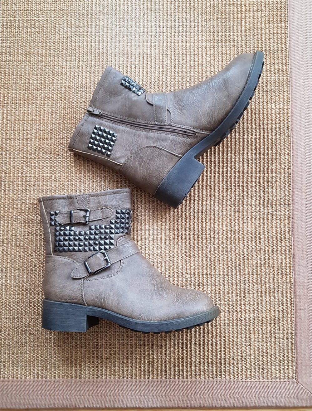 Neue Braune Stiefel  Biker Boots  Nieten Gr.39