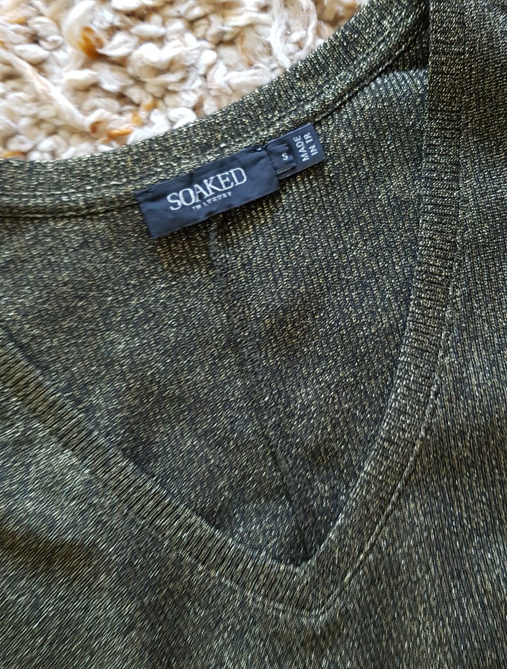 Neu! Feinstrickpullover mit V-Ausschnitt und Volants Ärmeln Glitzer  gold schwarz Gr.S