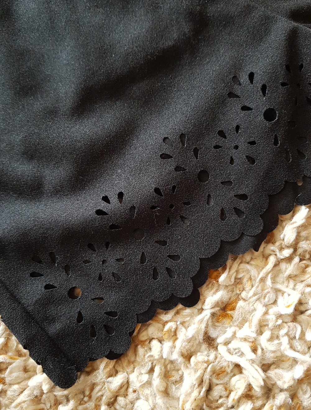 Sommer Set Croptop + Shorts Lochstickereien schwarz Gr.XS  neu