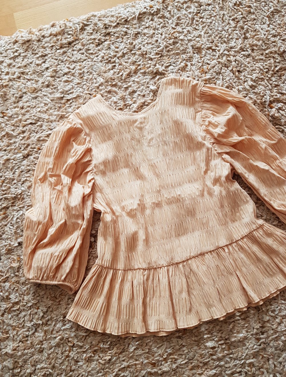 Bluse mit Ballonärmeln und Rückenausschnitt Gr.S creme/beige