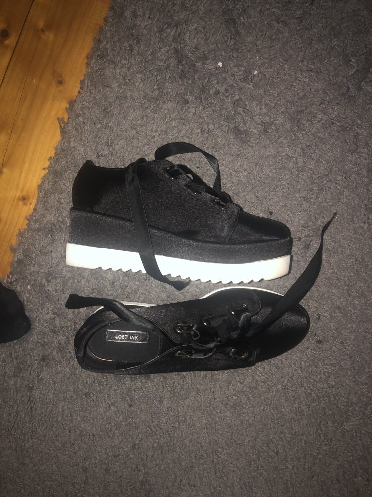 Schwarze Schuhe