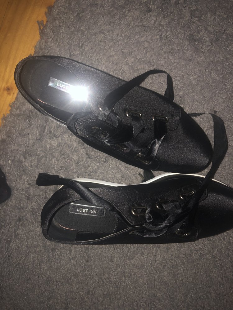 Schwarze Schuhe
