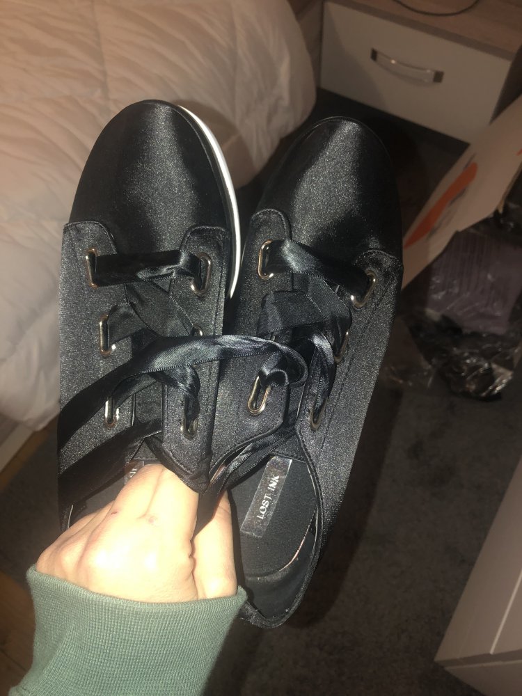 Schwarze Schuhe