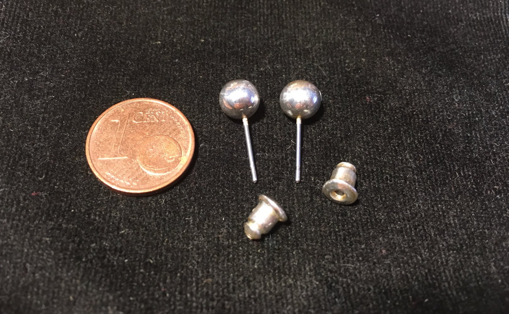 Kleine, runde Ohrringe, Ohrstecker, Kugel, Silbern