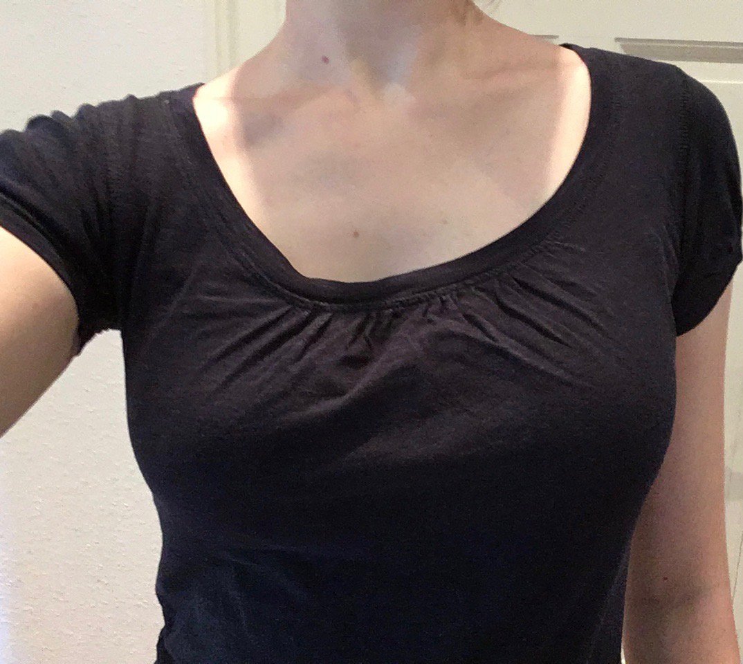 T-Shirt, marine, mit Raffungen und breitem Bund