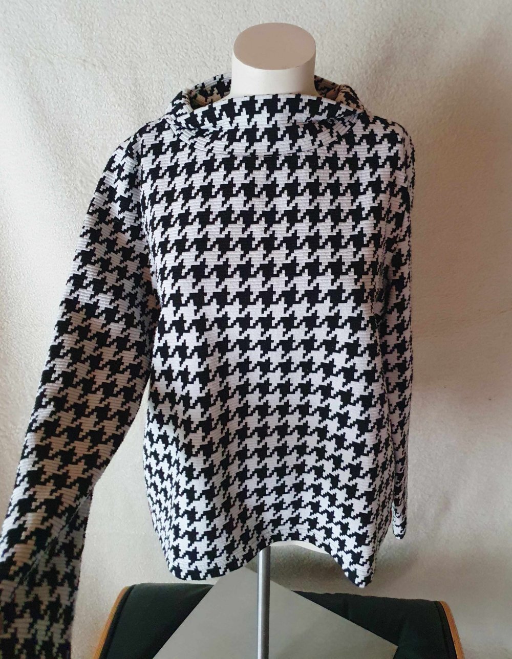 Hahnentritt Pullover schwarz weiß klassisch elegant Stehkragen 40 L Rollkragen