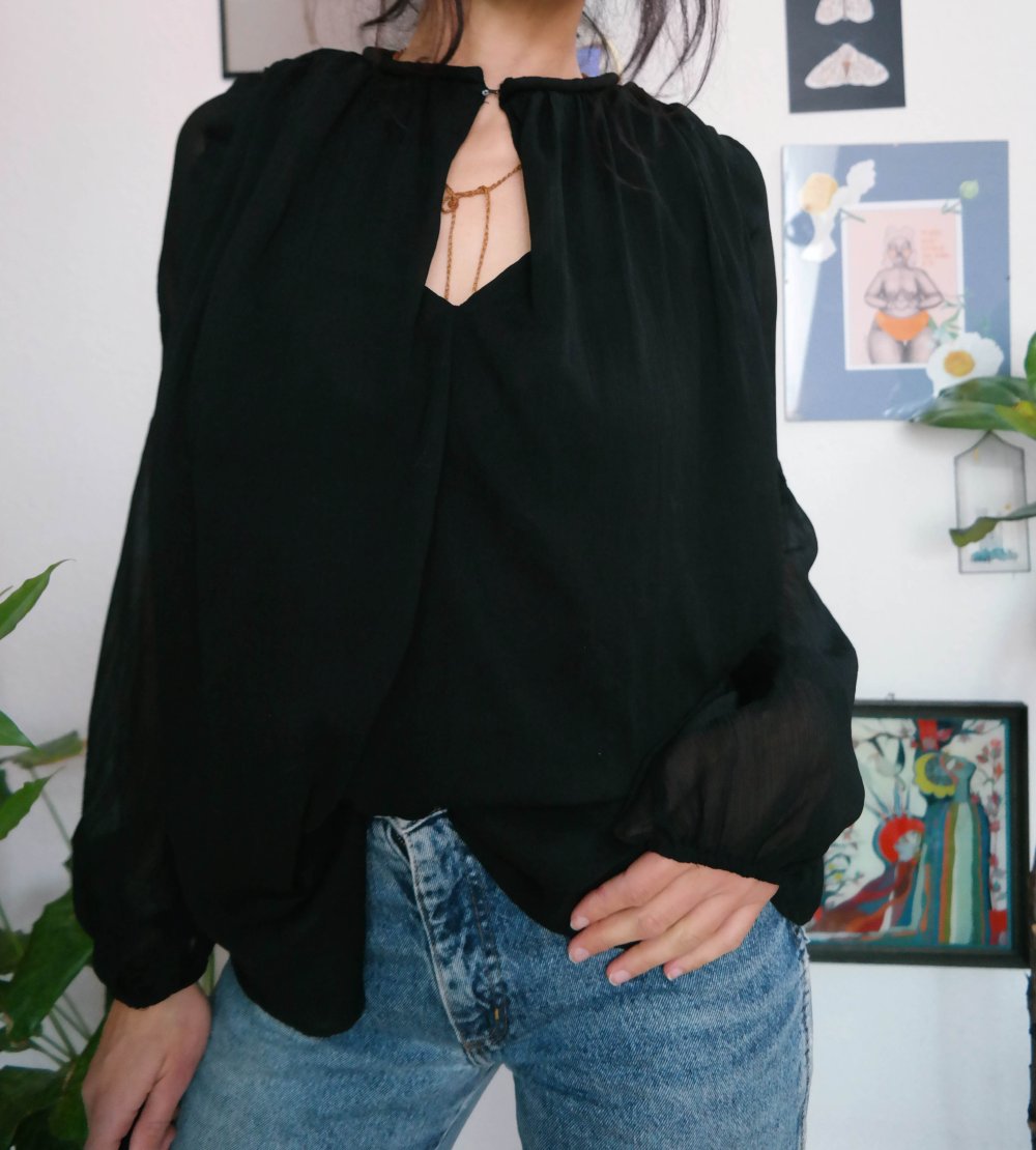 Schwarze Langarmbluse H&M Schlüssellochausschnitt elegant zart S 36